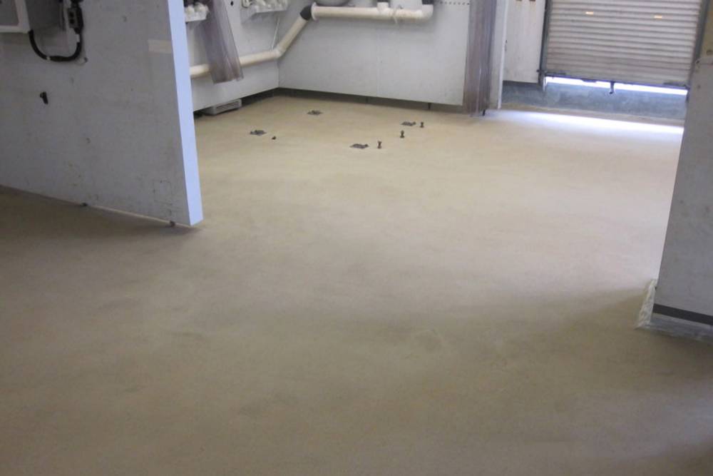 A very level surface is achieved despite the underlying tile and bricks.