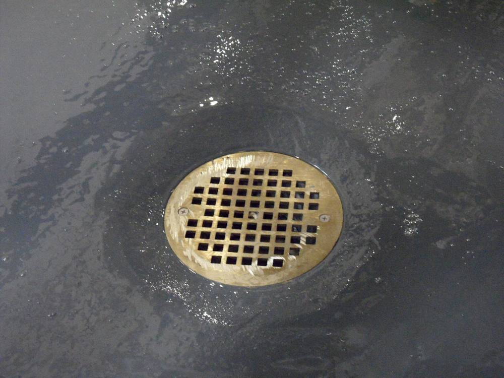 Detail of the drain sloping.